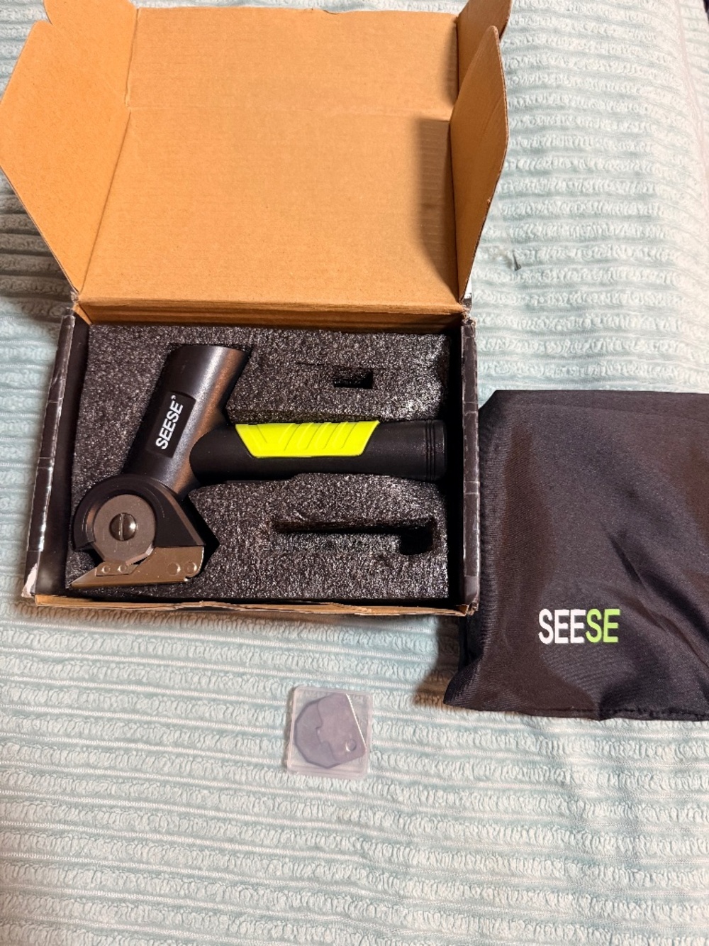 SEESE Cordless Rechargeable Electric Scissors Rotary Cutter 4V 2500mAh + Spare B